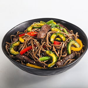 Соба с телятиной в сычуанском соусе