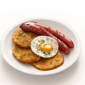 Драники с колбаскими и яйцом