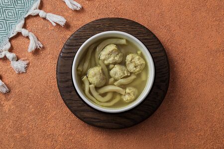 Куриный бульон с домашней лапшой и фрикадельками 