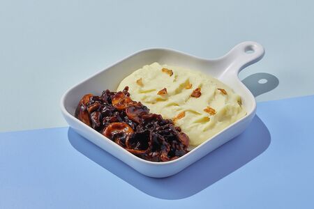 Говядина Блэк Пеппер с картофельным пюре