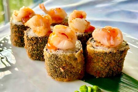 Жареный ролл с креветкой спайси-тартар