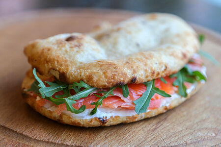 Сандвич с лососем