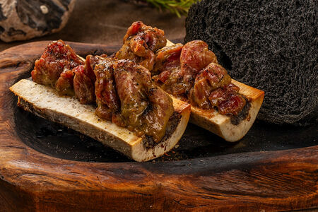 Татаки из говядины с костным мозгом