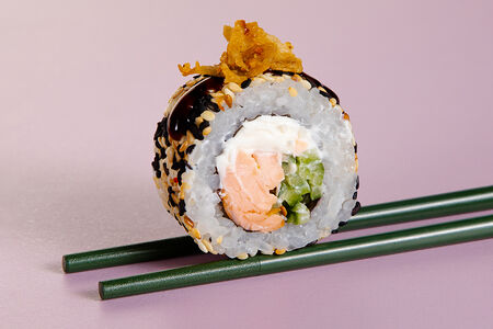 Ролл с лососем