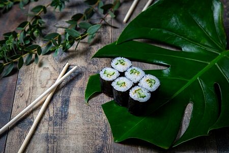 Роллы с огурцом