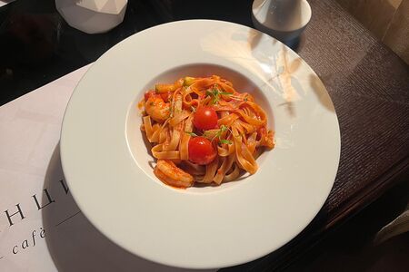 Фетучини с креветками и цукини