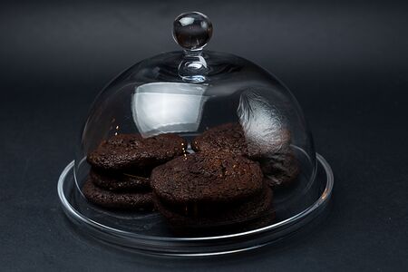 Печенье шоколадное с вишней