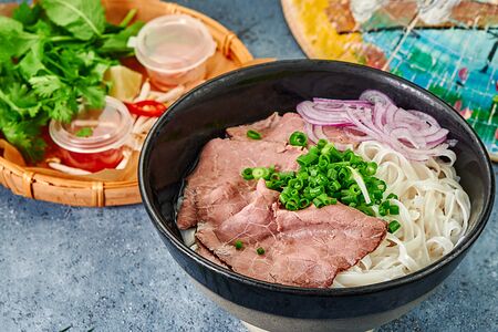 Фо-Бо с говядиной и рисовой лапшой