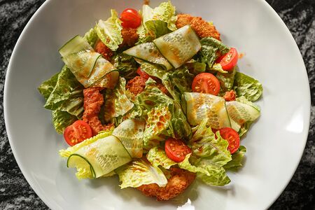 Салат с хрустящим кальмаром 