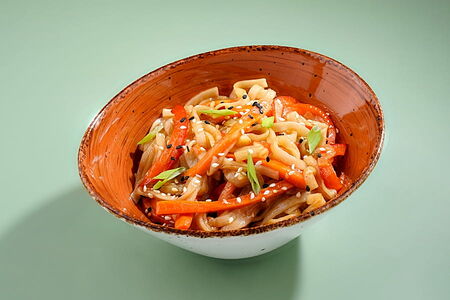 Удон с овощами в фирменном соусе