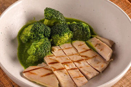 Куриная грудка с брокколи