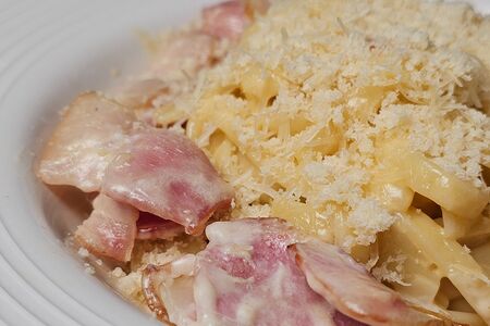 Паста с беконом в сливочном соусе