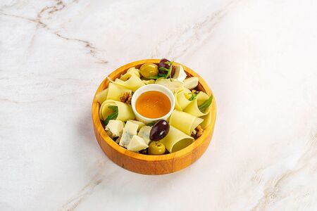 Сырная тарелка к вину