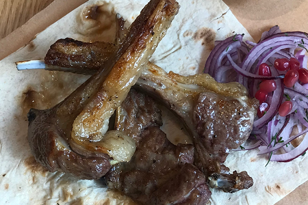 Каре ягненка на мангале