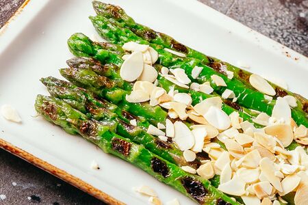 Спаржа на гриле