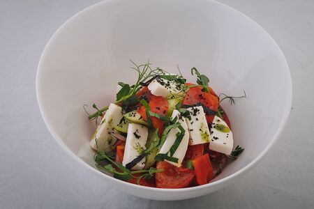 Салат Чабан со сладкими томатами