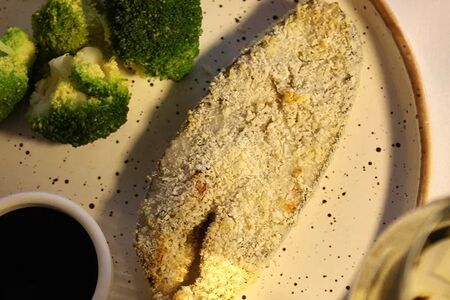 Стейк из палтуса с брокколи на пару