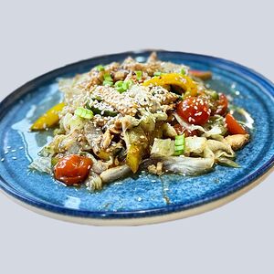 Теплый салат с курицей