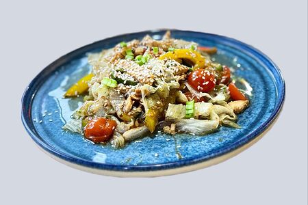 Теплый салат с курицей