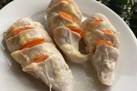 Куриная грудка с помидором и моцарелой