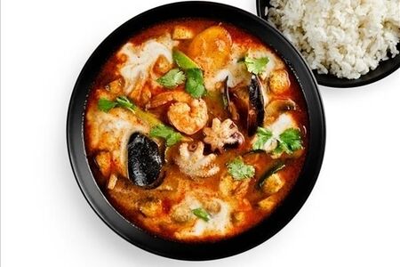 Том ям с морепродуктами