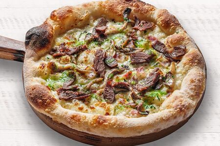 Пицца с щечками и вешенками