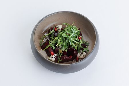 Печёная свекла с рукколой 