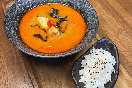 Том ям с морепродуктами