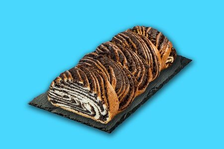 Коса с маком