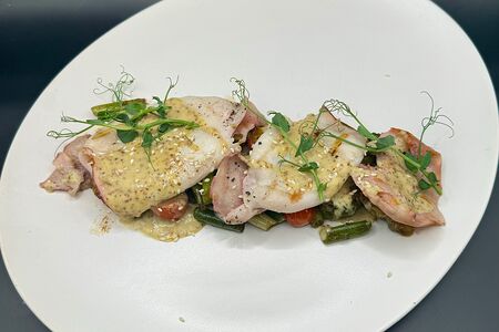 Тушка кальмара с аспарагусом