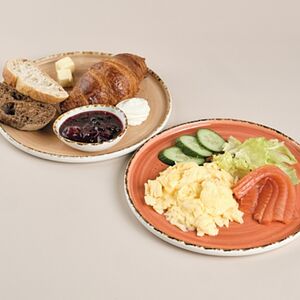 Континентальный завтрак с лососем