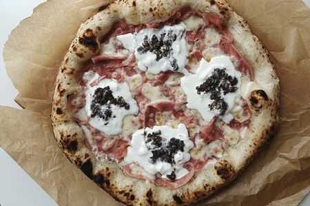 Пицца Ветчина, страчателла, трюфель