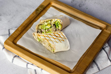 Ролл с грибами и говядиной