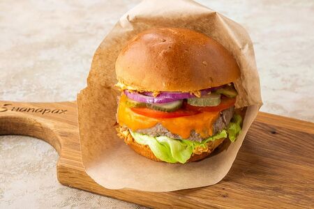 Стимбургер с мясной котлетой