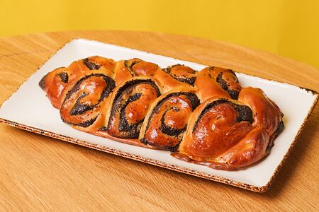 Косичка плетеная с маковой начинкой