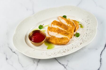 Шницель куриный с соусом барбекю 