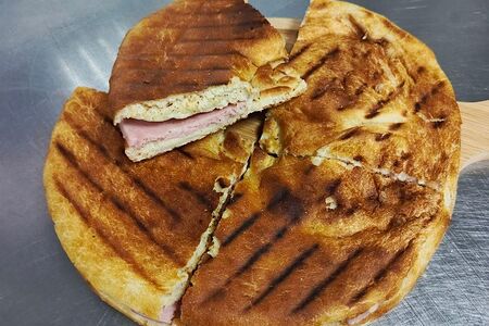 Лаваш с ветчиной и сыром