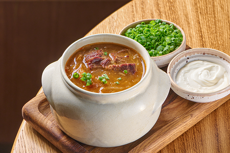 Щи с телятиной и квашеной капустой, белыми грибами