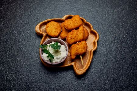 Куриные наггетсы с соусом тартар