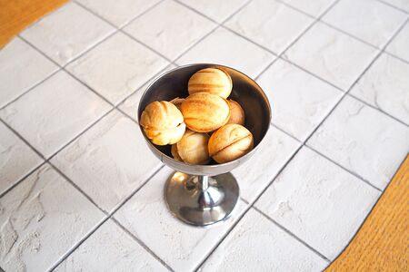 Слоеная трубочка с белковым кремом