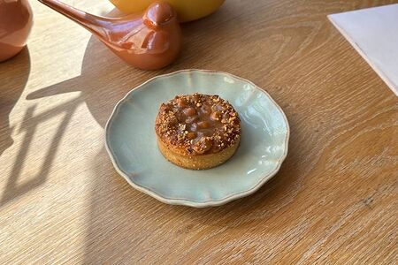 Тарт с орехами и карамелью