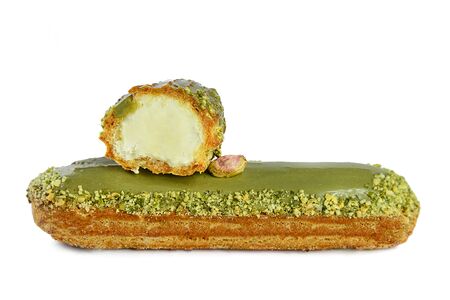 Эклер с фисташкой