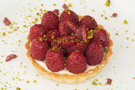 Тарталетка с сезонными ягодами