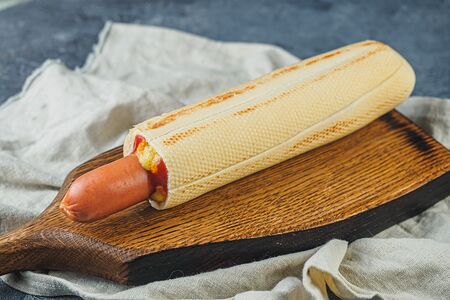 Хот-дог Французский с куриной сосиской