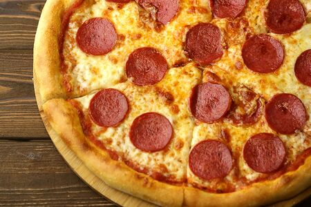 Пицца с салями