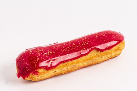 Эклер малиновый