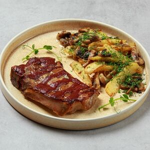 Сочный шейный антрекот