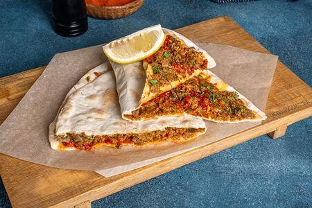 Ламаджо с мясом и сыром