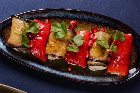 Рулетики из баклажанов и болгарского перца 