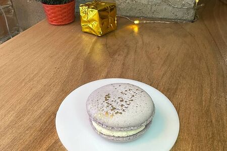 Макарун Лаванда-смородина